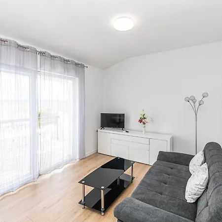 Cozy In Kastel Kambelovac With Kitchen *