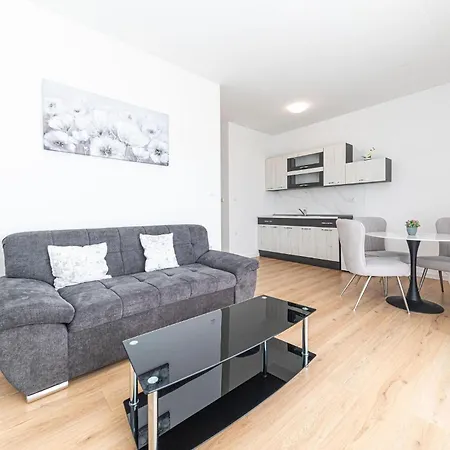 2 Bedroom Awesome In Kastel Kambelovac