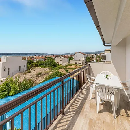 Appartamento 2 Bedroom Awesome In Kastel Kambelovac *