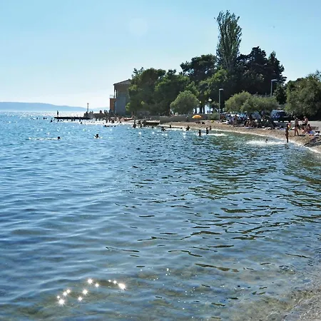 2 Bedroom Awesome In Kastel Kambelovac